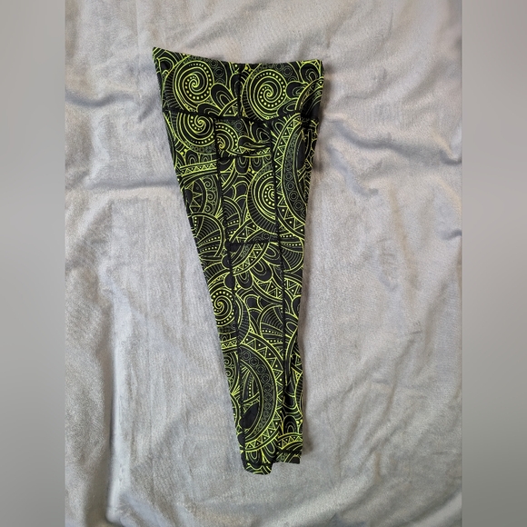 CVG | Capri Leggings | Neon Zenergy | XS - Picture 5 of 8